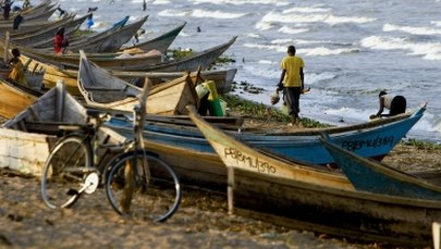 Zatonęła łódź z drużyną piłkarską i jej kibicami na pokładzie. Nie żyje co najmniej 30 osób