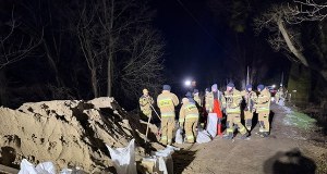 ​Zator lodowy na Wkrze. MSWiA: Sytuacja została ustabilizowana