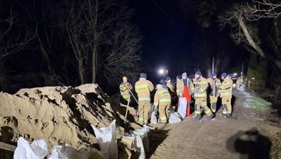 ​Zator lodowy na Wkrze. MSWiA: Sytuacja została ustabilizowana