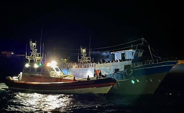 Zatruli się oparami silnika. Dwie osoby nie żyją, wiele w ciężkim stanie 