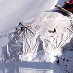 ​Zatrzymać zimno. Szwajcarzy próbują ocalić trasy narciarskie na lodowcach