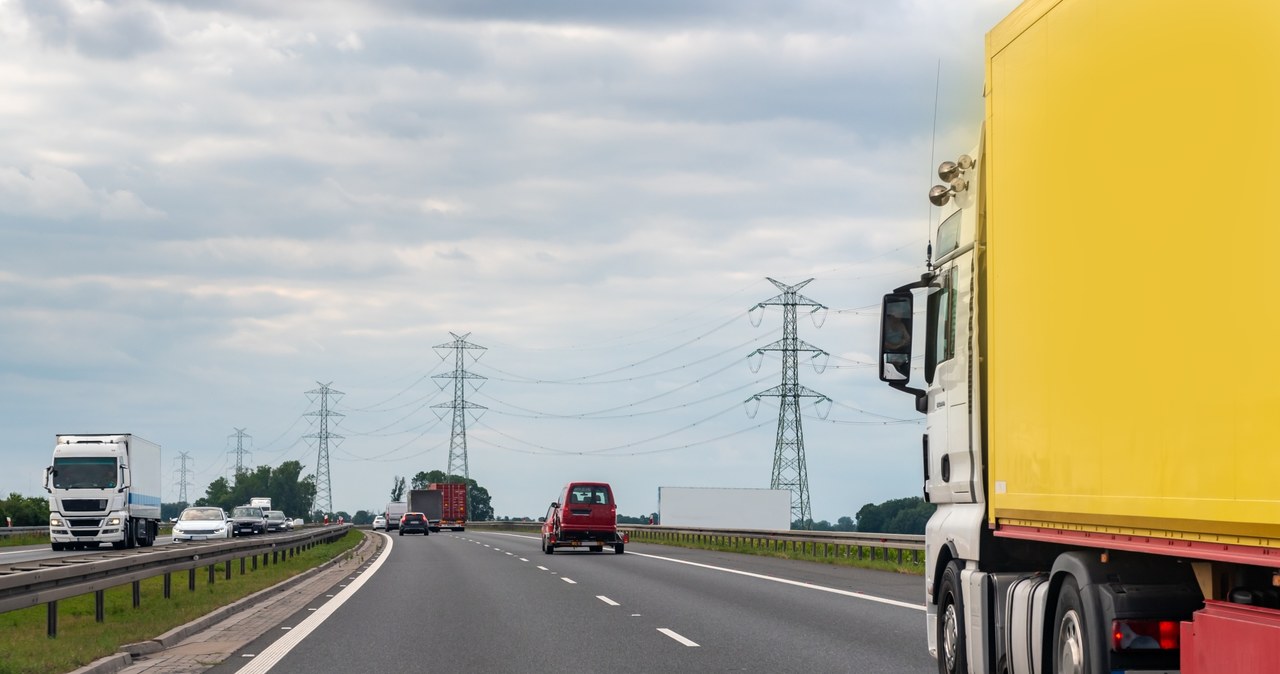 Zatrzymana ciężarówka z nielegalnymi odpadami. Trafiły do nas ze Szwecji /123RF/PICSEL