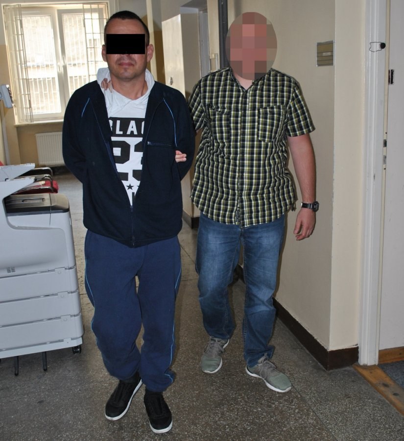 Zatrzymanemu mężczyźnie grozi do 8 lat więzienia /policja.waw.pl /