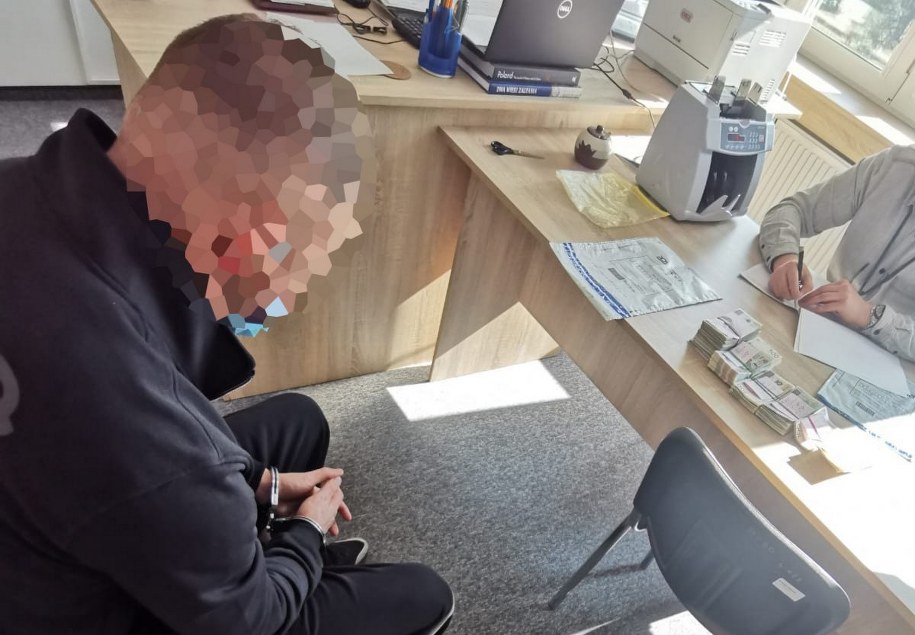 Zatrzymani mają od 28 do 42 lat /Policja Mazowiecka  /
