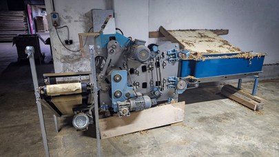 Zatrzymani na gorącym uczynku. Zlikwidowano nielegalną fabrykę papierosów 