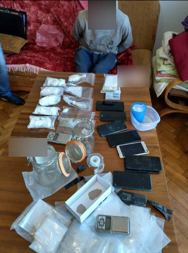 Zatrzymani podejrzani o handel narkotykami /Komenda Wojewódzka Policji w Krakowie /Policja
