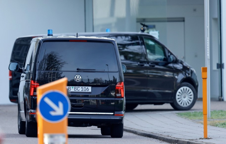 Zatrzymani zostali przewiezieni do sądu, który ma zdecydować o ich ewentualnym aresztowaniu /RONALD WITTEK /PAP/EPA