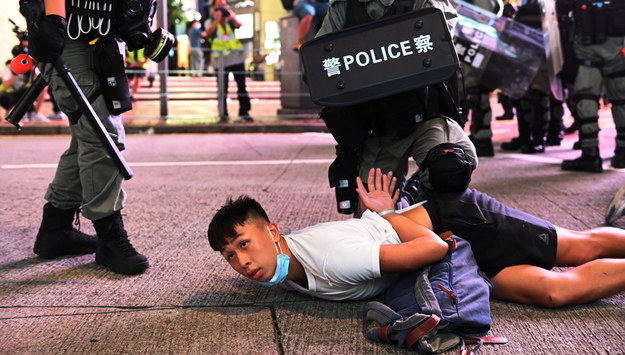 Zatrzymania podczas protestu w Hongkongu /MIGUEL CANDELA /PAP/EPA