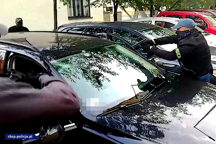 Zatrzymanie jednego z mężczyzn /CBŚP