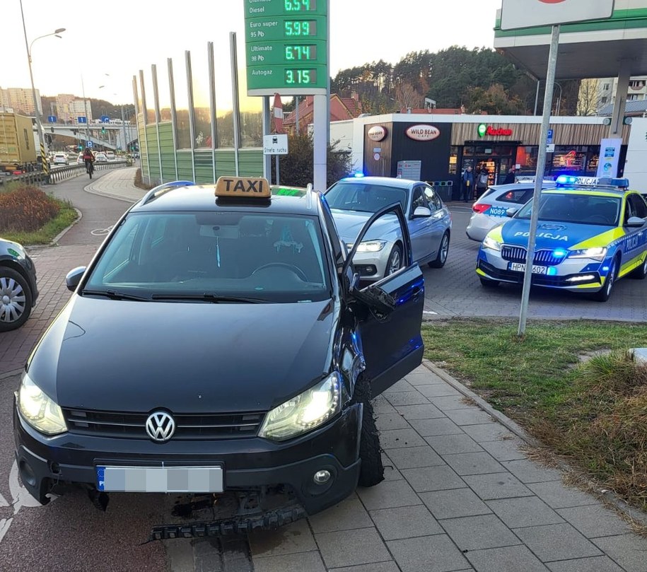 Zatrzymanie mężczyzny, który uciekał autem ulicami Gdańska /KMP Gdańsk /Policja