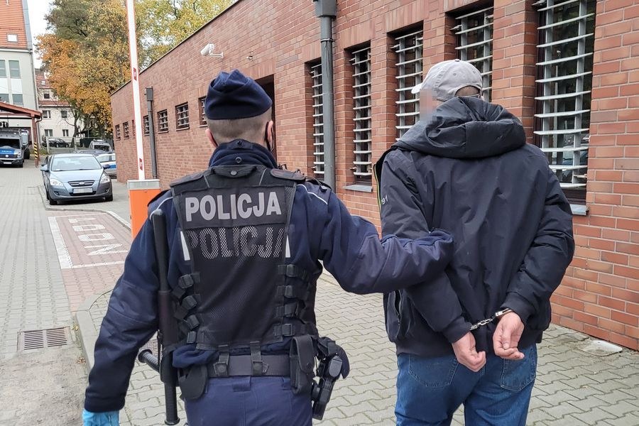 Zatrzymanie poszukiwanego listem gończym /Policja