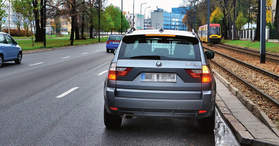 zatrzymanie przy krawędzi jezdni /Motor