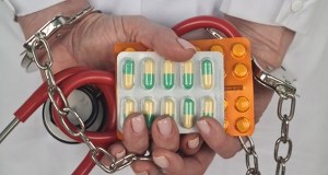 Zatrzymano hakera. Dane i fałszywe recepty na opioidy w obiegu