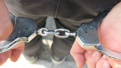 Zatrzymano mężczyznę, który rozbitą butelką okaleczył dwie kobiety