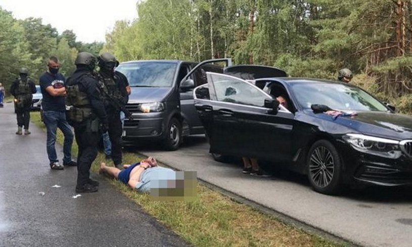 Zatrzymano osoby zamieszane w kradzież, ale auto wyjechało z Polski /Policja
