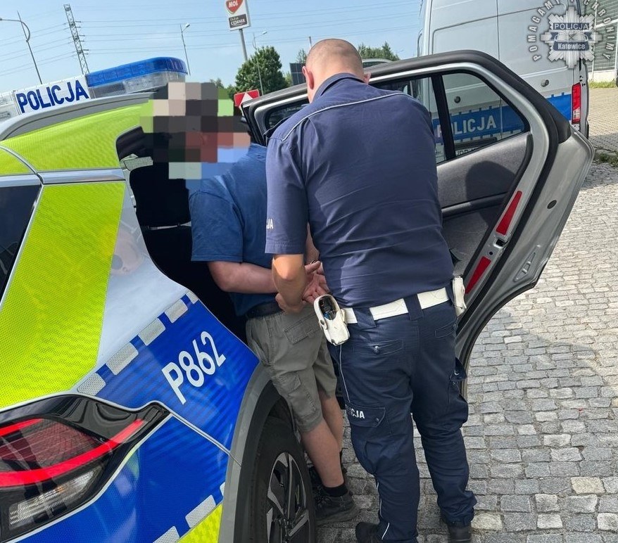 Zatrzymany mężczyzna był poszukiwany przez Interpol za przestępstwa seksualne /Policja Śląska /