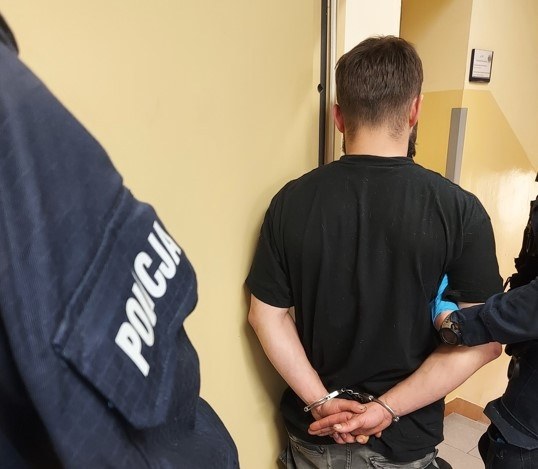 Zatrzymany mężczyzna /KPP ZGIERZ /Policja