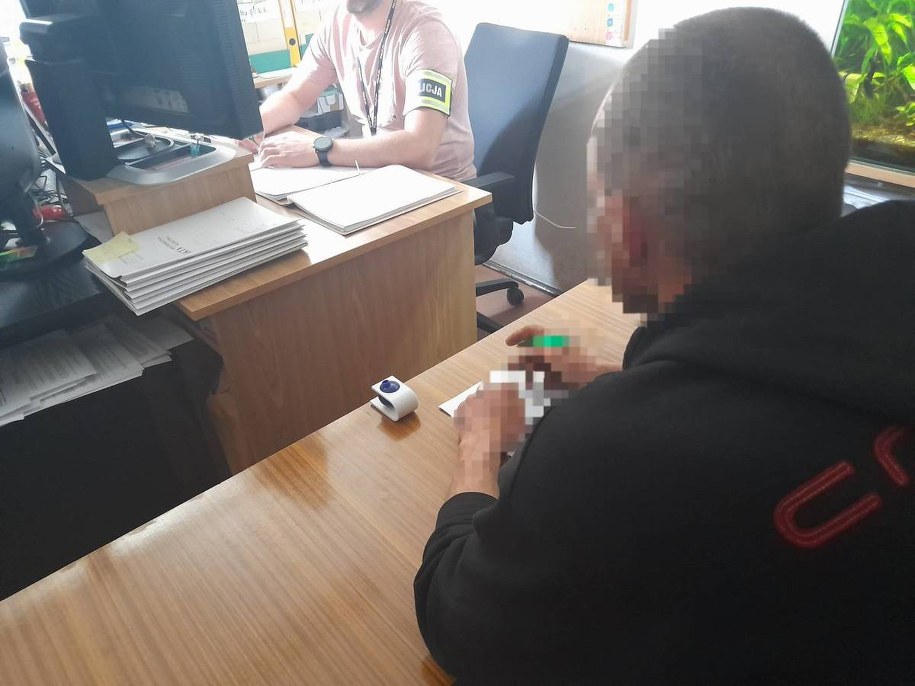 Zatrzymany oszust podający się za prokuratura /POMORSKA POLICJA /