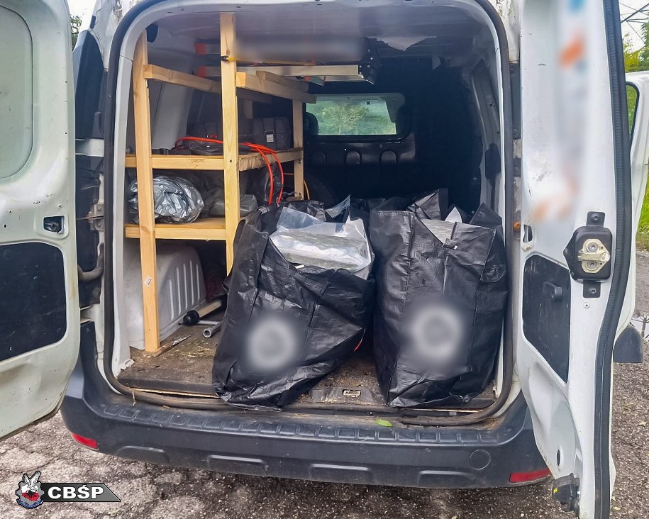 Zatrzymany pojazd z narkotykami /CBŚP /CBŚP
