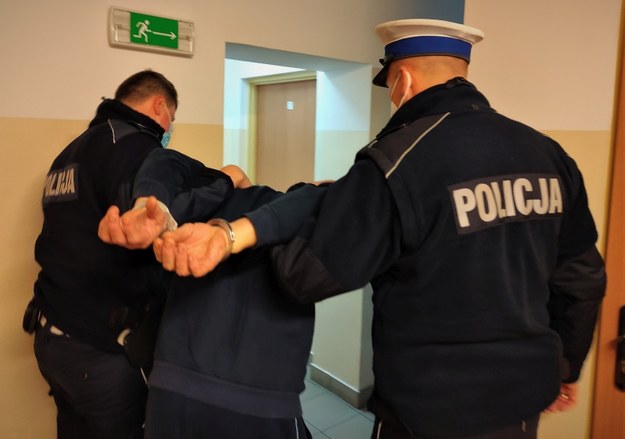 Zatrzymany przez policję mężaczyzna /Policja Pomorska /PAP
