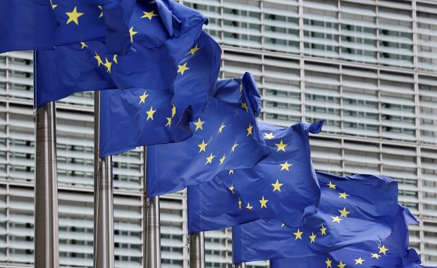 Zaufanie do Unii Europejskiej rośnie. Polska w czołówce optymistów