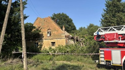 Zawalił się dach domu. W środku były dwie osoby