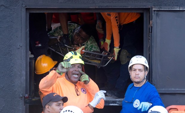 Zawalił się dach dyskoteki. Dziesiątki osób nie żyją