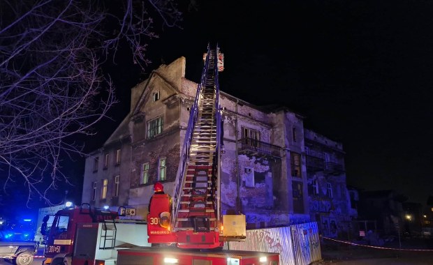 Zawalił się dach kamienicy w centrum Krakowa. Służby w akcji