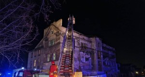 Zawalił się dach kamienicy w centrum Krakowa. Służby w akcji