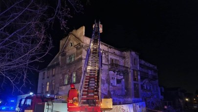 Zawalił się dach kamienicy w centrum Krakowa. Służby w akcji