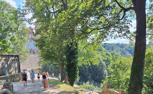 Zawalił się mur przy zamku Książ