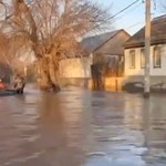 Zawaliła się tama na Uralu. Ewakuowano tysiąc dzieci, 2,5 tys. domów pod wodą