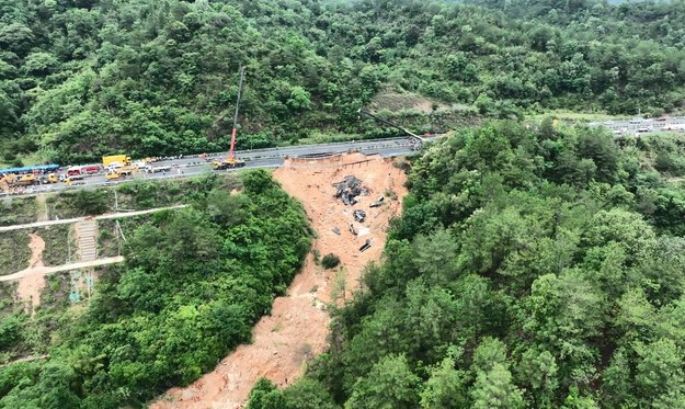 Zawalona autostrada w Chinach /XINHUA / WANG RUIPING /PAP/EPA