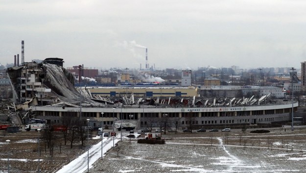 Zawalona hala w Sankt Petersburgu /ANATOLY MALTSEV  /PAP/EPA