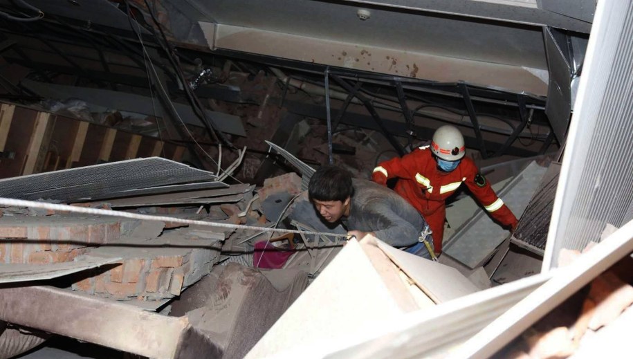 Zawalony hotel w Quanzhou /XIAO FAN /PAP/EPA