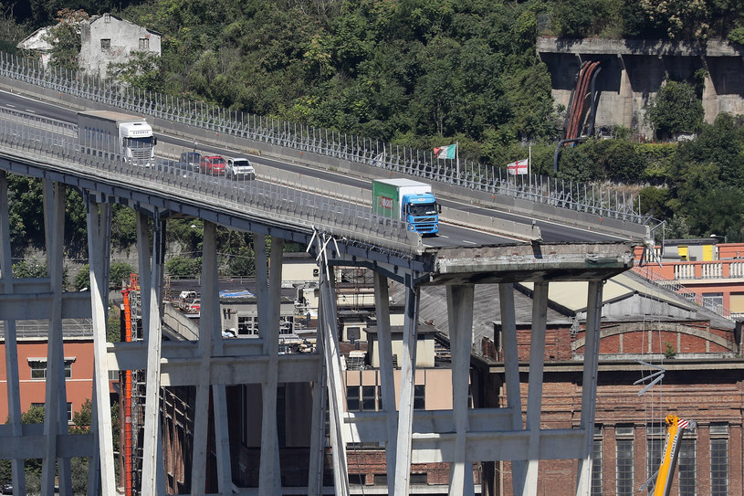 Zawalony most w Genui /AFP