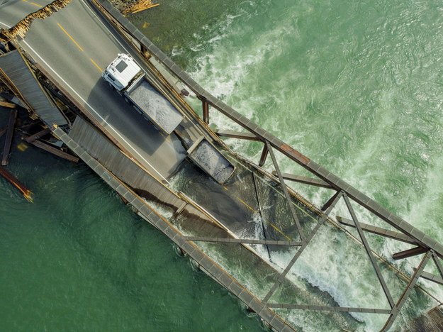 The collapsed bridge at Tretten / Stian Lysberg Solum / PAP / EPA