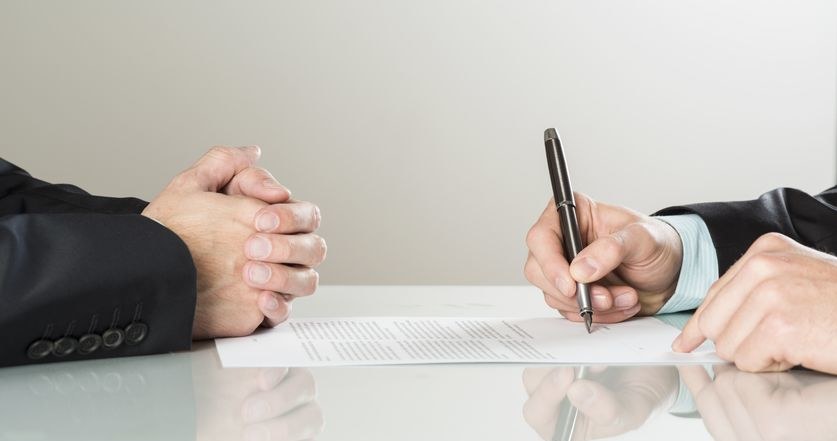 Zawarcie kolejnej umowy o pracę na czas określony z tym samym pracownikiem /123RF/PICSEL