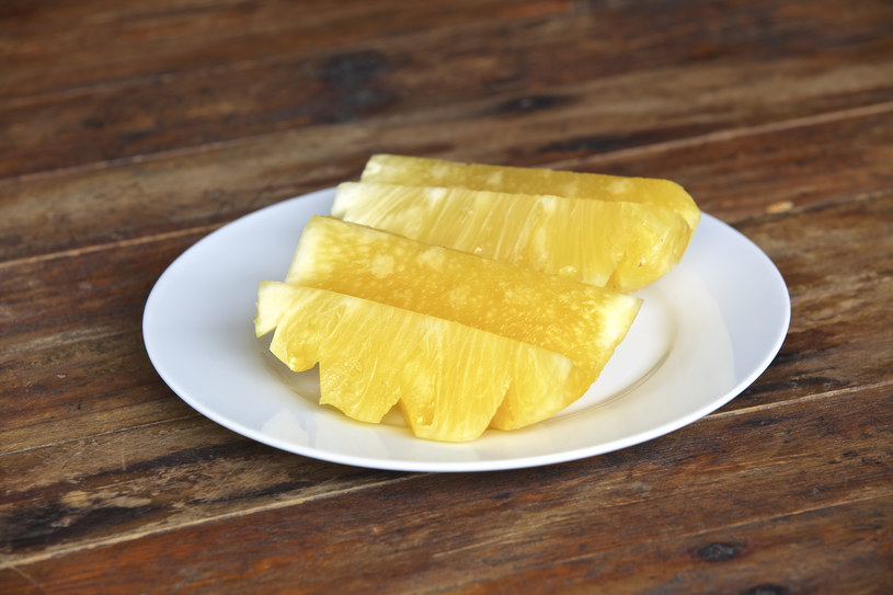 Zawarta w ananasie bromelina wspomaga gojenie tkanek /123RF/PICSEL