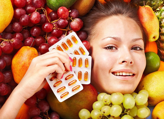 Zawarte witaminy w owocach i warzywach, mogą zastąpić niektóre tabletki /123RF/PICSEL