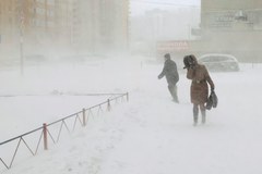 Zawieje i zamiecie śnieżne sparaliżowały Kijów