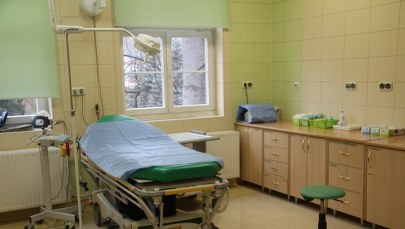 Zawiesili położną, bo nie znała angielskiego. Polka pozwała szpital