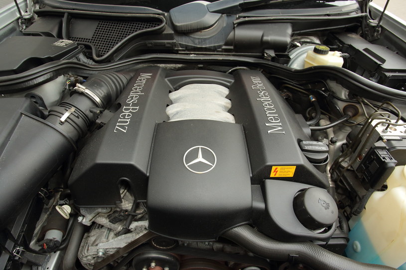 Zawiłości gamy silnikowej: w latach 1995-1997 stosowano silniki 6-cylindrowe w układzie rzędowym: 2.8 i 3.2. W latach 1998- 2002: V6 (2.4, 2.6, 2.8 i 3.2). /Motor