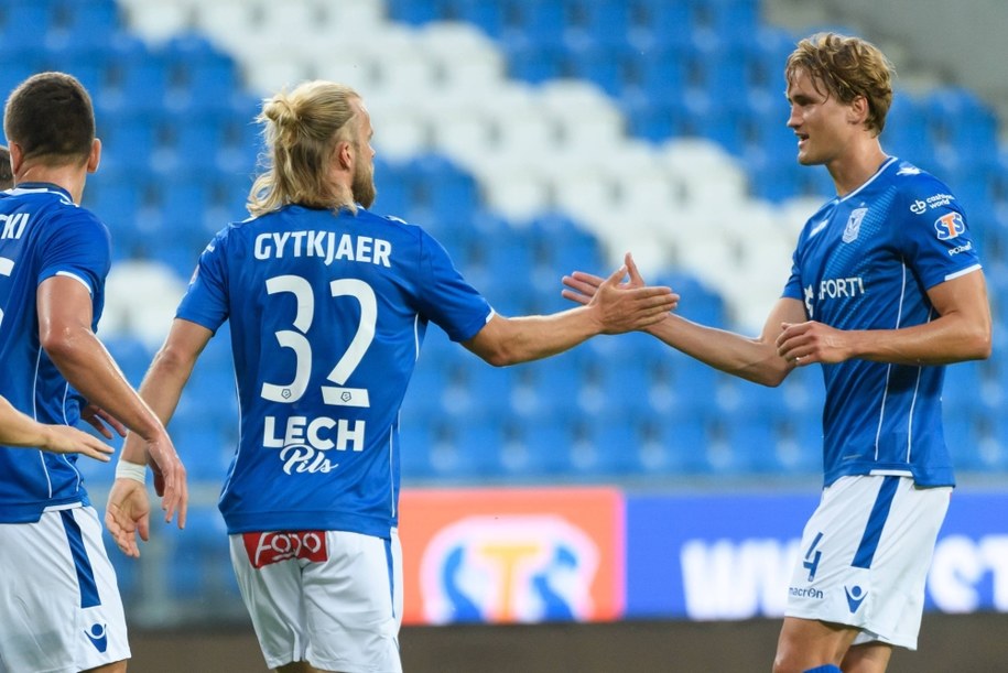 Zawodnicy Lecha Poznań Christian Gytkjaer i Thomas Rogne w pojedynku z ekipą Gandzasar Kapan w pierwszej rundzie kwalifikacyjnej Ligi Europejskiej (Poznań, 12 lipca 2018) /Jakub Kaczmarczyk /PAP