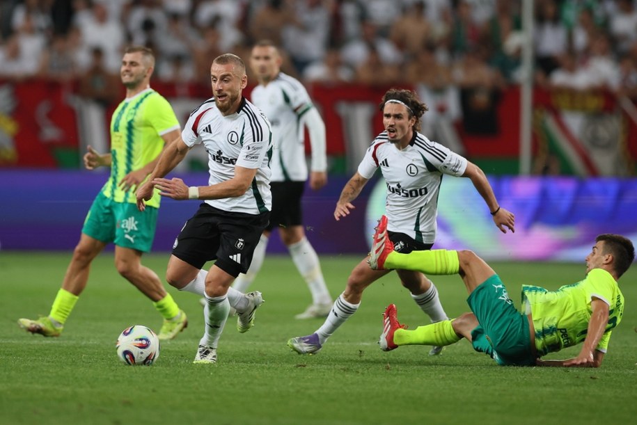 Zawodnicy Legii Warszawa podczas meczu z AEK Larnaka. /	Leszek Szymański   /PAP