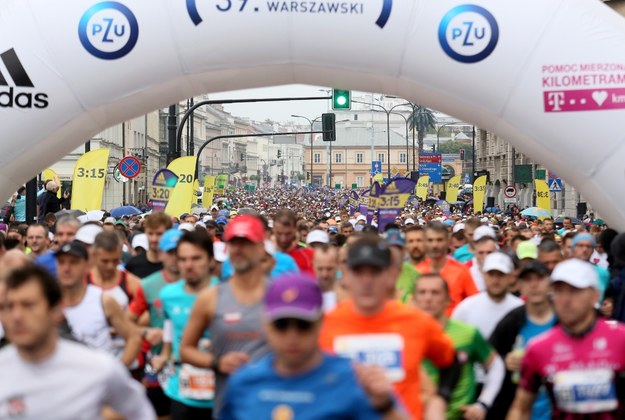 Zawodnicy na starcie 39. PZU Maratonu Warszawskiego /Leszek Szymański /PAP