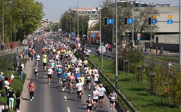 Zawodnicy na trasie 20. Cracovia Maratonu /Art Service /PAP