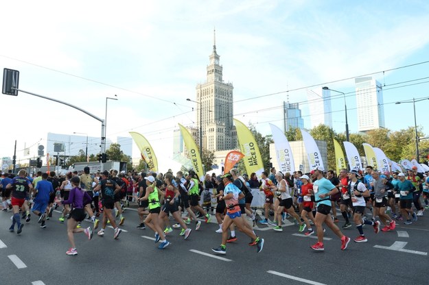 Zawodnicy na trasie Maratonu Warszawskiego / 	Leszek Szymański    /PAP