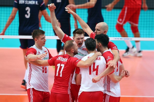 Zawodnicy reprezentacji Polski cieszą się podczas meczu 1/8 finału mistrzostw świata siatkarzy z Tunezją /	Łukasz Gągulski /PAP