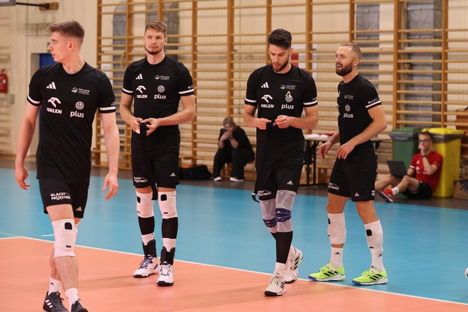 Zawodnicy reprezentacji Polski: Kamil Semeniuk, Jakub Kochanowski, Aleksander Śliwka oraz libero Paweł Zatorski /Marian Zubrzycki /PAP